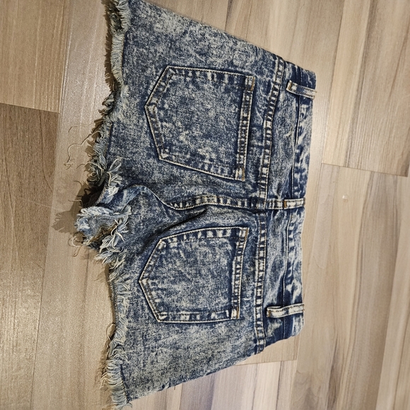 Forever 21 premium collection jean shorts - Picture 3 of 3